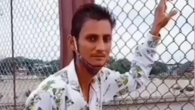 રેડીમેડ કપડાંની ફેક્ટરીમાં કરતી વેળા ઊર્મિલા સહકર્મચારી કમલેશ ગોહિલના પ્રેમમાં પડ્યાં