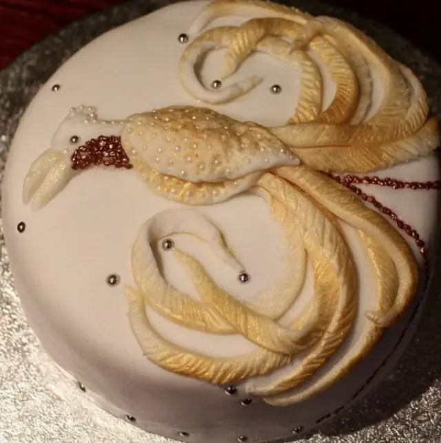 ኬክ ዑፍ ገነት ብዶክተር ናታሊ ሎረንስ