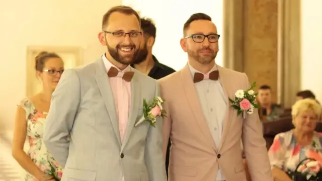 Ondrej (esq.) e Jiri Vedralcomo ganhar muito na roletaseu casamento