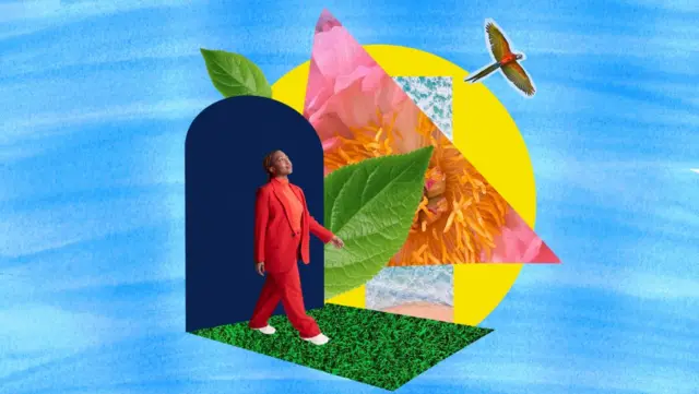 Mujer vestida con chaqueta y pantalones rojos, zapatos blancos, cruzando una entrada que atrás se ve oscura y adelante colorida, con pasto verde en el piso, y figuras geométricas que muestran flores, mar, hojas, sol amarillo y un ave volando, todo sobre fondo azul cielo.