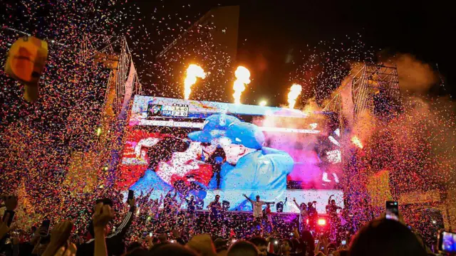 Aficionados venezolanos celebran durante la final del Clásico Mundial de Béisbol 2026 el 17 de marzo de 2026 en Caracas, Venezuela.