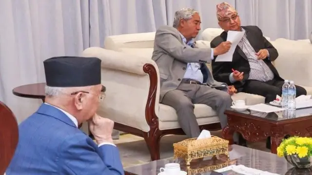 प्रधानमन्त्री केपी शर्मा ओली, नेपाली कांग्रेसका सभापति शेरबहादुर देउवा र एमाले नेता ईश्वर पोखरेल