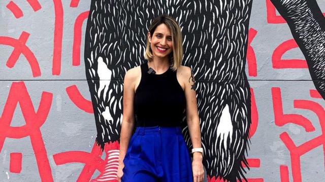 Oriane Fléchaire, uma mulher branca e jovemf12 bet pagacabelos nos ombros