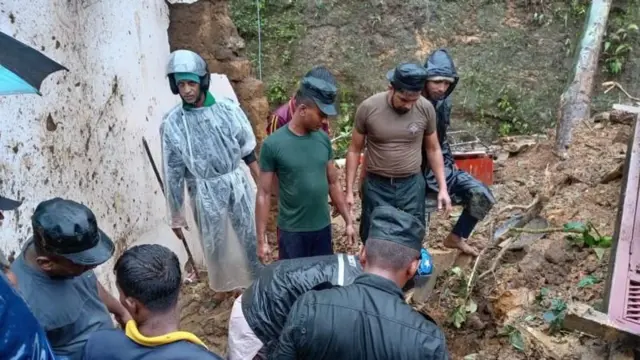 இலங்கையில் கனமழை காரணமாக இதுவரை 123 பேர் உயிரிழந்துள்ளதாக தெரிவிக்கப்பட்டுள்ளது