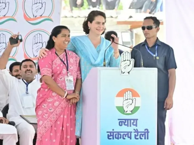 કૉંગ્રેસ નેતા પ્રિયંકા ગાંધી સાથે ગેનીબહેન ઠાકોર