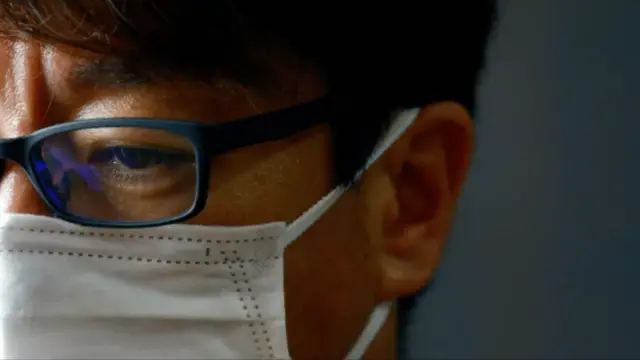 마스크를 쓴 하야시(가명)의 모습