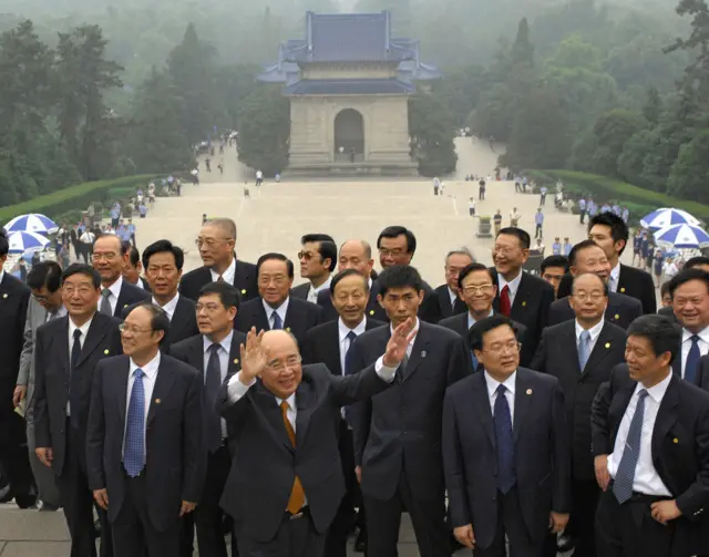 2018年5月27日时任中国国民党主席吴伯雄率大陆访问团到中山陵谒陵