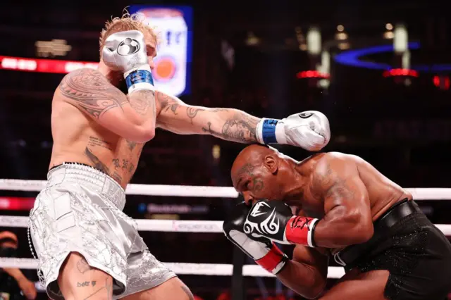 အသက် ၆၀ နားနီးနေသူတစ်ဦးဟာ ခွန်အားနည်းနည်းရှိပေမဲ့ သက်လုံမရှိတော့