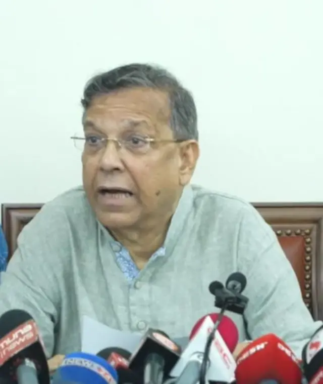 সুপ্রিম কোর্টের রায় অনুযায়ী কোটা ব্যবস্থা সংস্কার করে মঙ্গলবার প্রজ্ঞাপন জারির ঘোষণা করছেন আইনমন্ত্রী আনিসুল হক