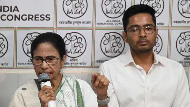 মমতা ব্যানার্জী ও অভিষেক ব্যানার্জী - ফাইল ছবি