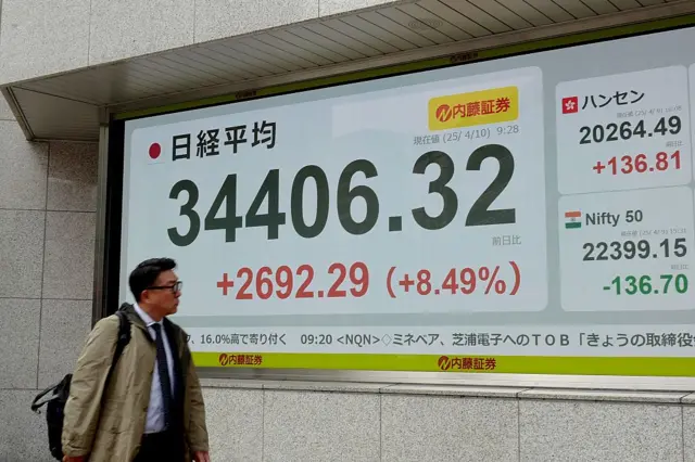 டொனால்ட் டிரம்ப் 