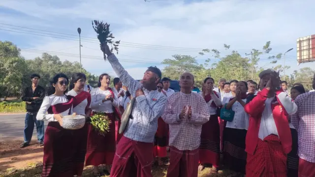 မွန်ညီညွတ်ရေးပါတီရဲ့ မဲဆွယ်စည်းရုံးရေးမြင်ကွင်း