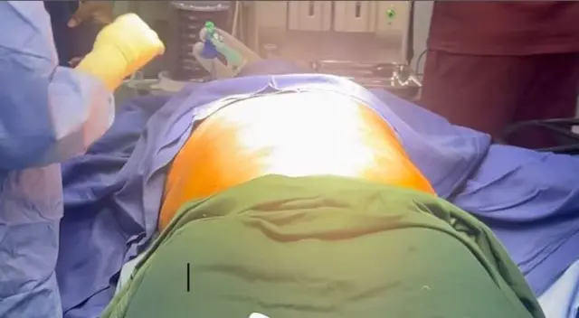 Tosin Silverdam n'ụlọọgwụ