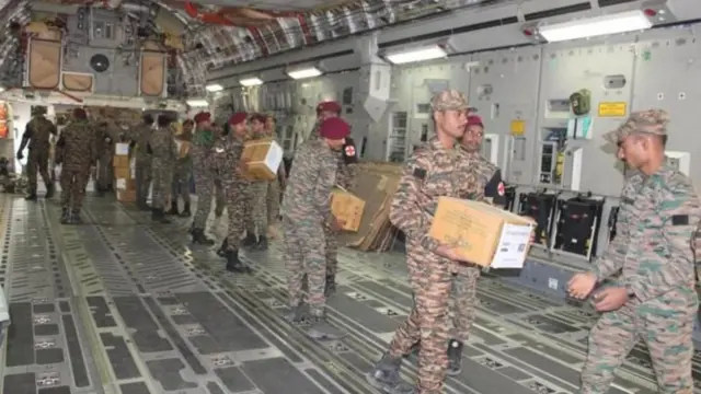 శ్రీలంకకు సాయం అందిస్తున్న భారత సైన్యం