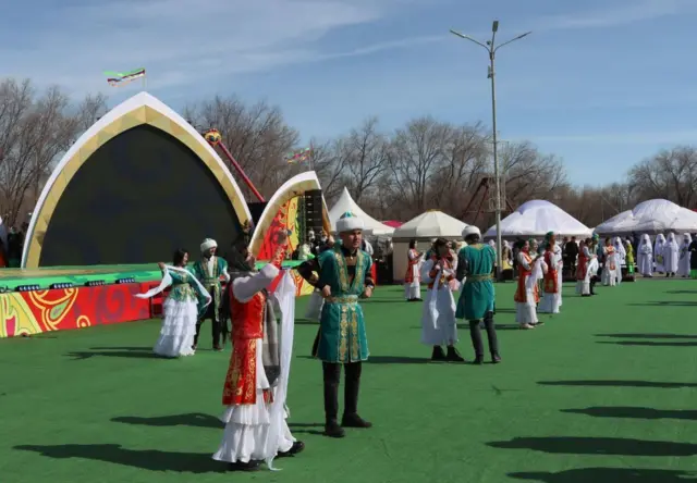 نوروز از تعطیلات بسیار مهم قزاق‌ها نیز محسوب می‌شود. در قزاقستان نوروز برای چندین روز جشن گرفته می‌شود و به شکل سنتی این جشن‌ها، همزمان با آغاز سال نوی ایرانی در شهرهای مختلف برپا می‌شوند