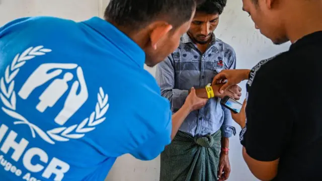 রোহিঙ্গাদের সহায়তায় কাজ করছে ইউএনএইচসিআর এর মতো প্রতিষ্ঠান