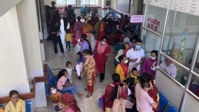 अस्पतालमा भिड