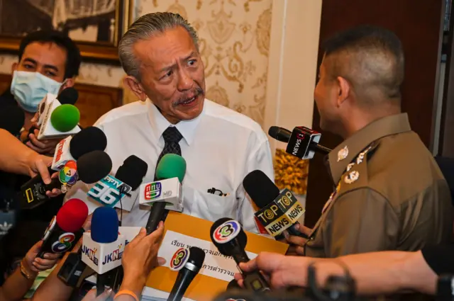 นายชูวิทย์ กมลวิศิษฎ์ อดีตนักการเมืองและอดีตเจ้าของธุรกิจสีเทา ซึ่งเป็นผู้ประเด็นเรื่องนี้ ได้นำเอกสารที่ระบุว่าเป็นข้อมูลอธิบายเส้นทางการเงินของเครือข่ายธุรกิจของนายตู้ห่าว เพิ่มเติมให้กับ รอง ผบ.ตร. 