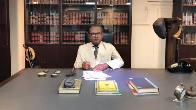 దిల్లీలోని అంబేడ్కర్ మెమోరియల్‌లో ఆయన బొమ్మ