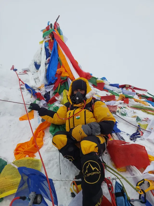 எவரெஸ்ட் சிகரத்தின் உச்சியில் முத்தமிழ்செல்வி