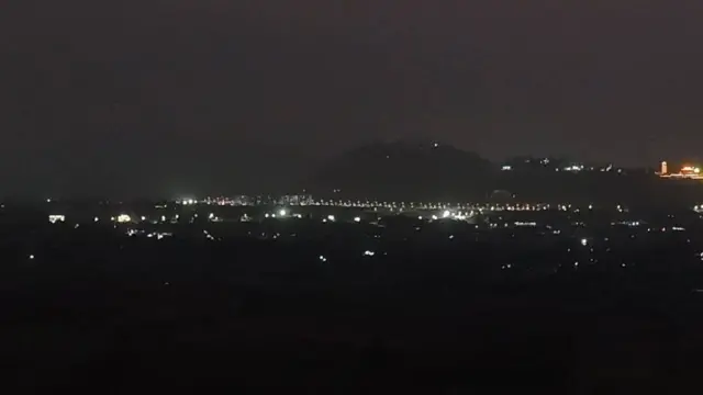 လျှပ်စစ်မီးဖြတ်တောက်ခံရပေမဲ့မီးရနေတဲ့ ‌ရွှေကုက္ကို 