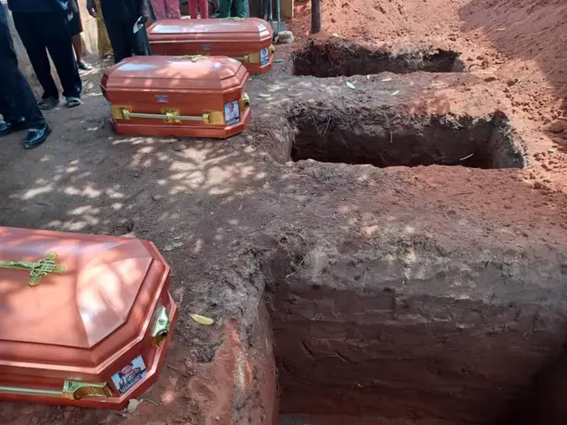 Mgbe igbe ozu ụmụaka ndị a dị n'ihu ili ha.