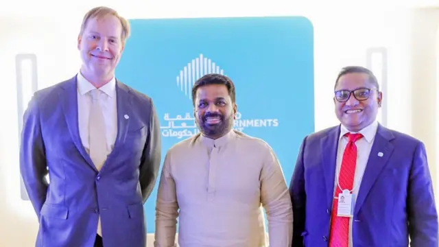 ඩව් ජෝන්ස් සමාගමේ ප්‍රධාන විධායක නිලධාරීයා වන අල්මාර් ලැටූර් සමග සිදුවූ හමුව අතර වාරයේදී