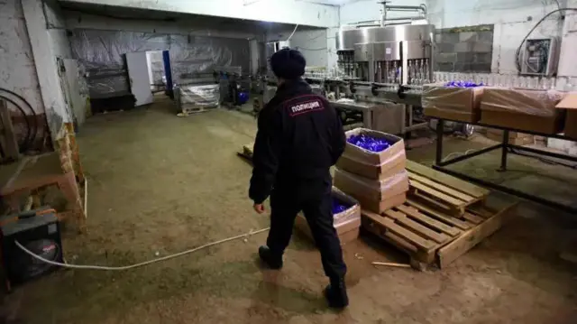 रूस में अवैध शराब के कारोबार का एक ठिकाना. फाइल फ़ोटो
