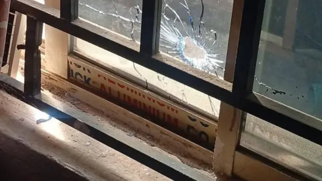Apa ibi ti ibọn ba lara ferese kan ree