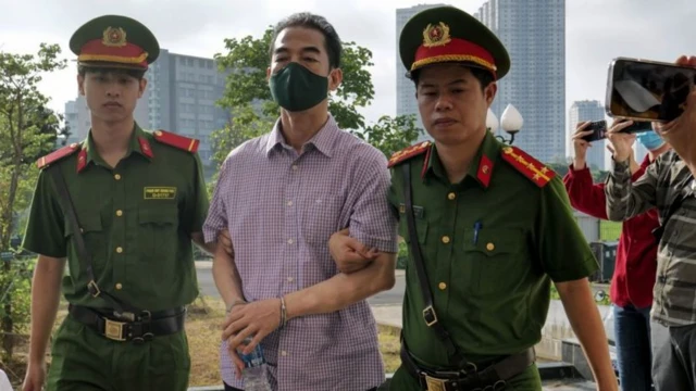 Bị cáo Tô Anh Dũng (cựu Thứ trưởng Bộ Ngoại giao), nhận hối lộ 21,5 tỷ đồng, bị đề nghị mức án từ 12 - 13 năm tù