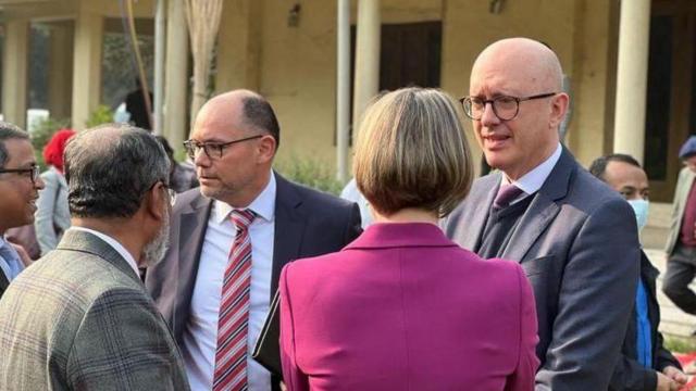 নির্বাচনের পর পররাষ্ট্র মন্ত্রণালয়ের অনুষ্ঠানে ঢাকাস্থ মার্কিন রাষ্ট্রদূত পিটার হাস ও ইইউ'র হেড অব ডেলিগেশন চার্লস হোয়াইটলি।