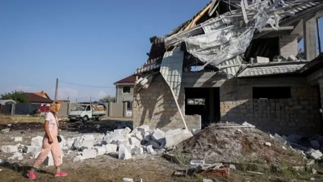 ஒடேசாவில் ரஷ்யாவின் தாக்குதலால் சேதமடைந்த வீடு 