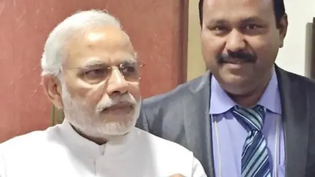 प्रधानमंत्री नरेंद्र मोदी के साथ अशरफ