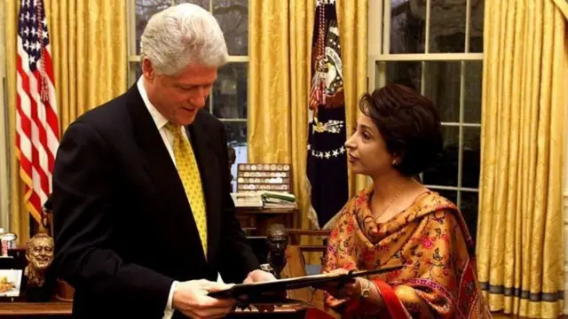 ਬਿਲ ਕਲਿੰਟਰ ਨਾਲ ਮਲੀਹਾ ਲੋਧੀ