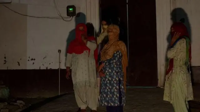  மக்கள், டிரோன்கள், திருட்டு