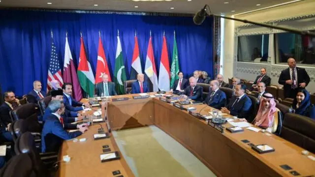 ټرمپ د اسلامي هېوادونو له مشرانو سره