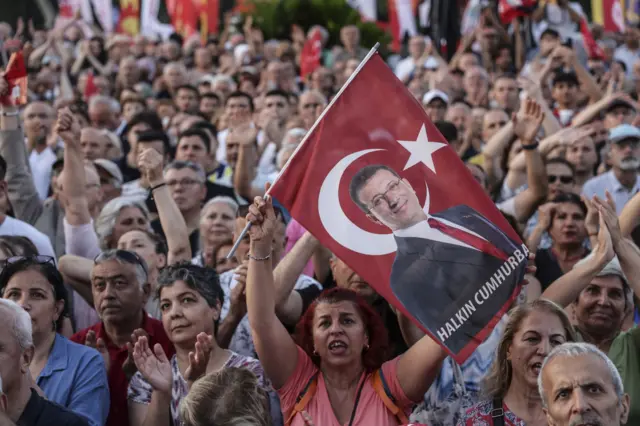  بازداشت اکرم امام اوغلو با اعتراضات گسترده‌ای در ترکیه و انتقادهای بین‌المللی مواجه شده است