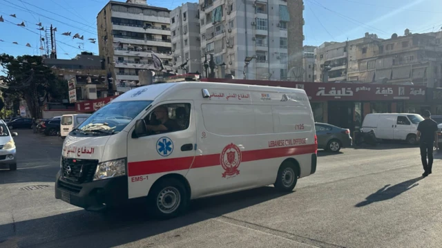 पेजर में धमाकों के बाद घायल बड़ी संख्या में लोग अस्पताल पहुंचे