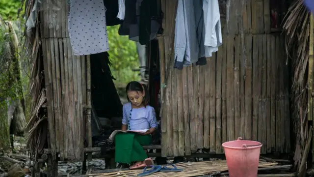 ၂၀၁၉ ခုနှစ် ကျောင်းဖွင့်ချိန်မှာမြင်ရတဲ့ ဒလမြို့နယ်ထဲက ကလေးငယ်တစ်ဦး (ပုံဟောင်း)