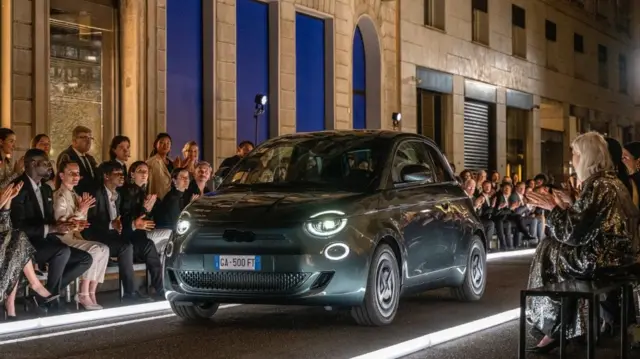 فیات ۵۰۰ جورجو آرمانی فقط در دو رنگ فروخته می‌شود