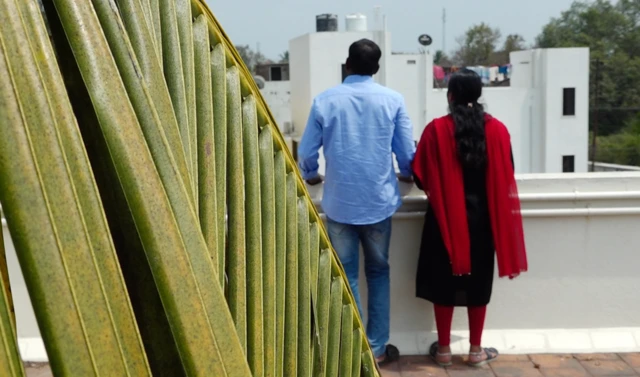 કીર્તિના પિતાએ મને કહ્યું કે હું ન્યૂઝ ચેનલ જોઉં છું કે કેમ, અને જો હા તો શું મારે પણ રસ્તા પર કે રેલવે ટ્રેક પર લોહીના ખાબોચિયામાં મારો અંત થાય એ વાત હકીકત બનાવવી છે કેમ? – સુંદર