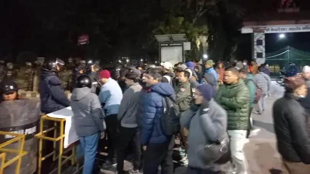 आदेशपछि कास्की जिल्ला अदालतबाहिरको अवस्था