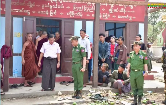 လေဘေးသင့်နေရာတွေကို စစ်ခေါင်းဆောင်သွားရောက်ကြည့်ရှု