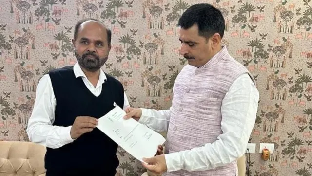 વીજાપુરથી કૉંગ્રેસના ધારાસભ્ય તરીકે સીજે ચાવડાએ રાજીનામું આપતા આ બેઠક ખાલી પડી છે