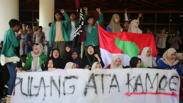 Sengketa empat pulau di Sumatra telah memicu polemik di masyarakat.