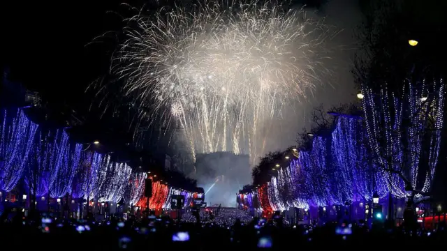 Салют в Парижі