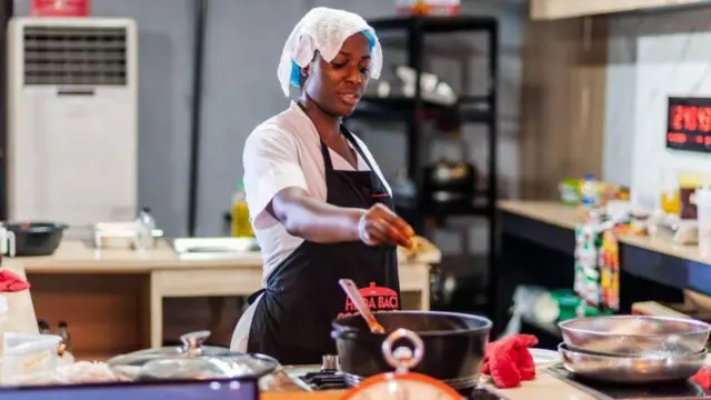 Hilda Baci asanzwe ari umutetsi w’umwuga kandi uzwi cyane muri Nigeria