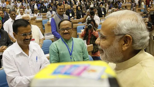 साल 2015 में पीएम मोदी और अरविंद केजरीवाल