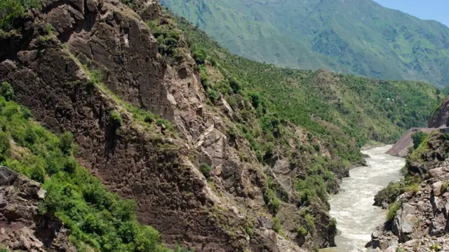 उरी के पास झेलम नदी की एक तस्वीर