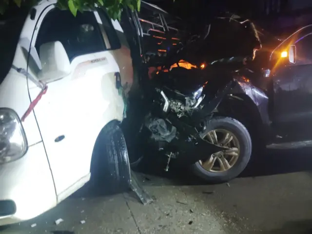 လိုက်ထရပ်ကားပေါ်က လူနှစ်ယောက် သေဆုံးခဲ့ပါတယ်။